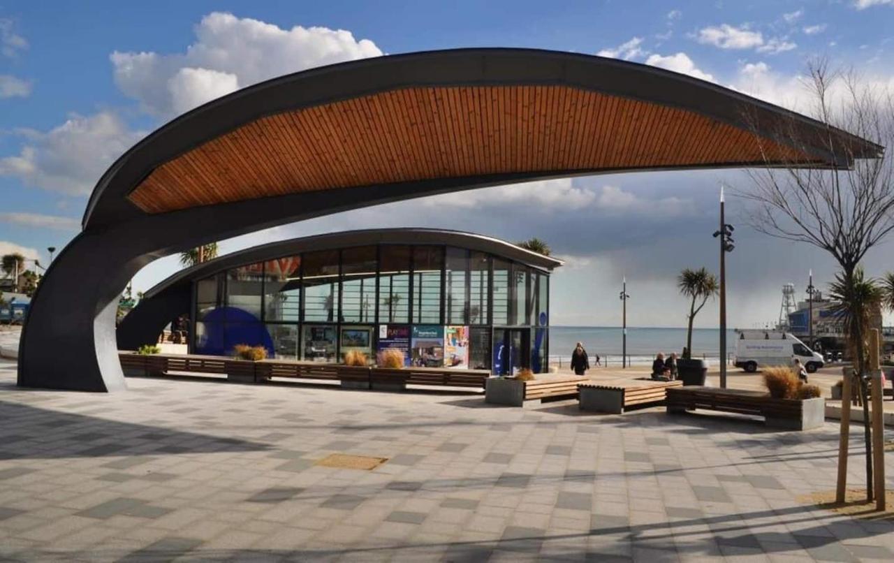 Flat-C, 4 Adults, 20 Mins To Beach, Netflix, Wifi, Sleeps 4 Adults Bournemouth Exterior photo