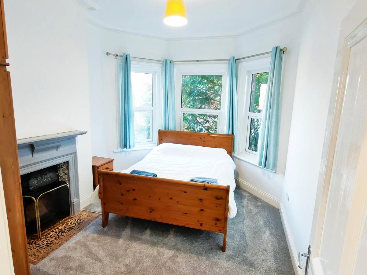 Flat-C, 4 Adults, 20 Mins To Beach, Netflix, Wifi, Sleeps 4 Adults Bournemouth Exterior photo